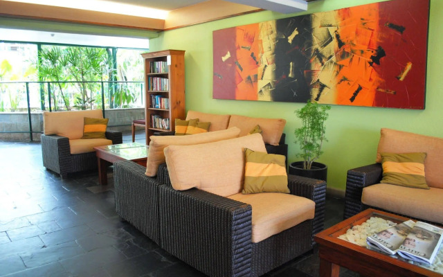 Bay Village Tropical Retreat & Apartments