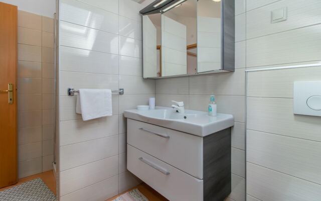 Amazing Home in Dramalj With Wifi and 2 Bedrooms