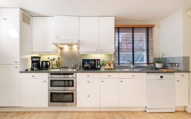 Knightsbridge - Hyde Park Apartment