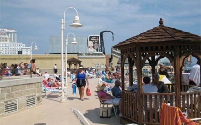 Atlantic Palace Suites