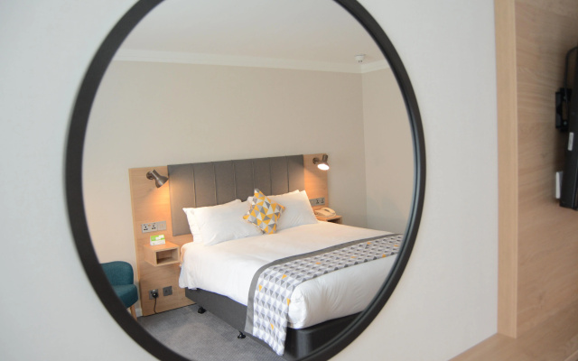 Holiday Inn London-Gatwick Airport by IHG