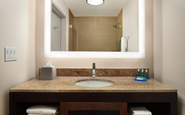 Holiday Inn Express Suites Belmont by IHG