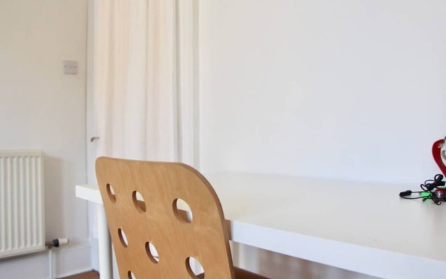 Bright 2 Bedroom Flat Next To The Meadows