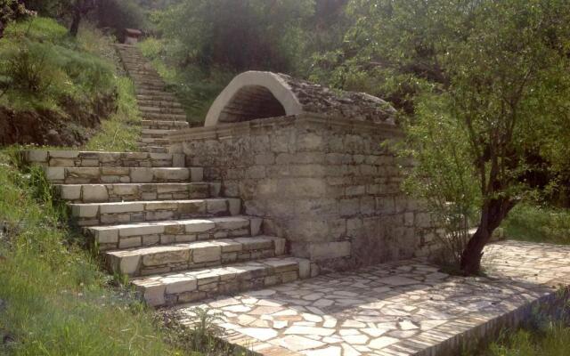 Vavla Rustic Retreat