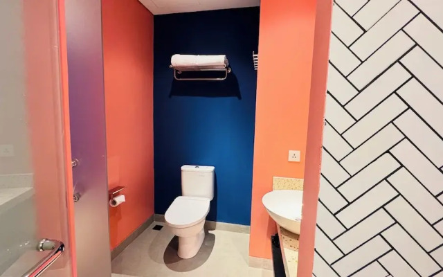 Yellow Bee Resort Cililitan