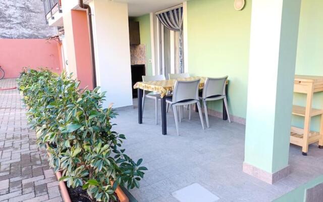 Ampio Bilocale Con Patio A 50 Metri Dal Mare!