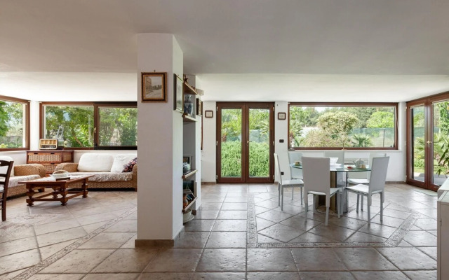 Villa Carmen With Garden And Pool