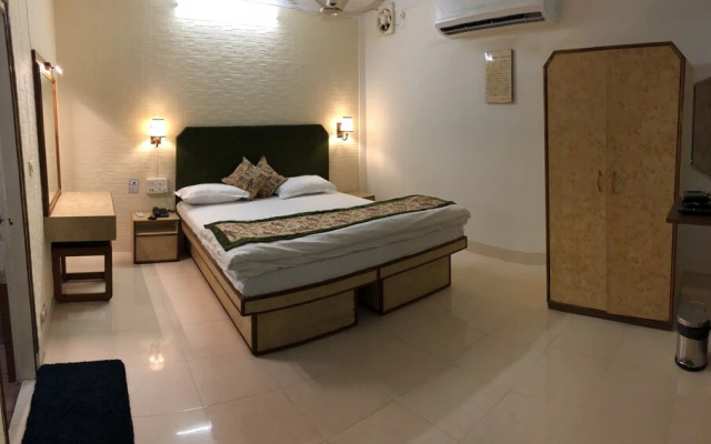 Hotel Saluja