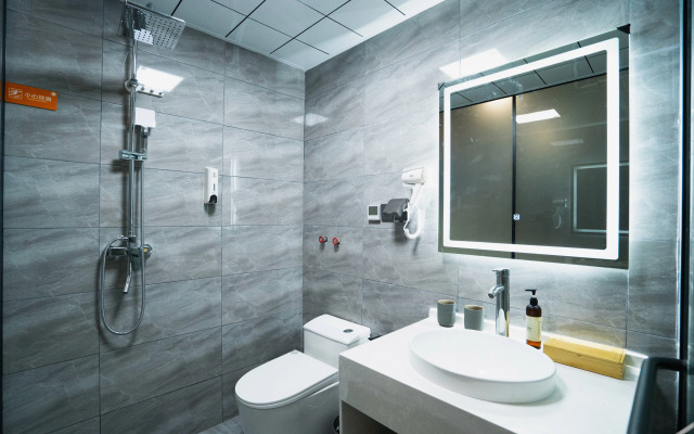 Riste Hotel (Luoxin industrial cluster, Xin'an County)