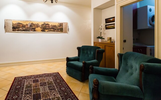 HANNA, 3BDR Melbourne Apartment