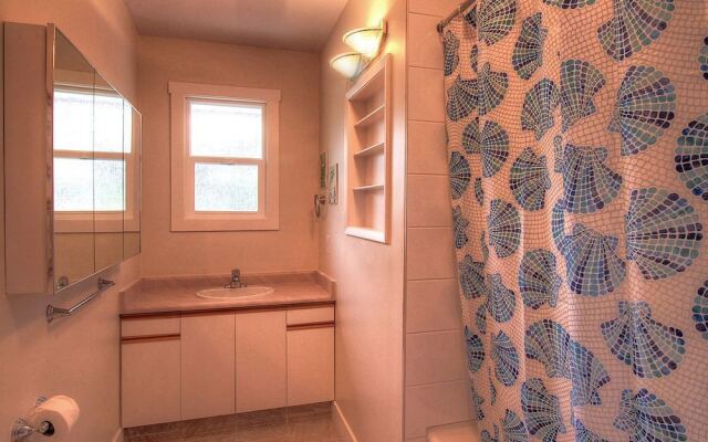 Beach Access Kelowna Rental Home Upper Unit by KVR