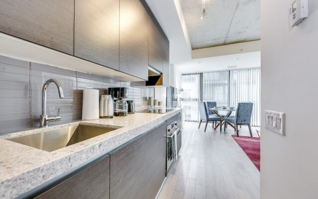 Stunning 1BR Suite in Popular King West