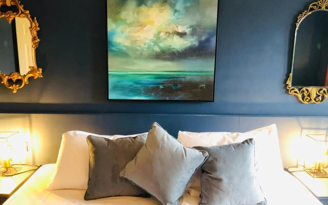 The Waterside Apartment 112 Harbour Mills
