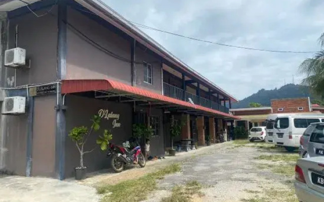 OYO 90910 Homestay D Lalang Inn