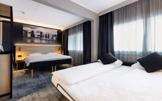 Park Inn by Radisson Oslo Airport Hotel West
