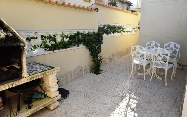 Upper floor Apartment semi-private pool