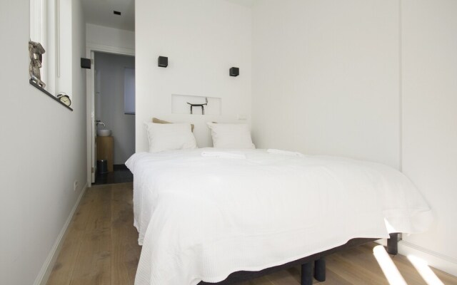 Modern & Luxurious 2 Bedroom Apartment