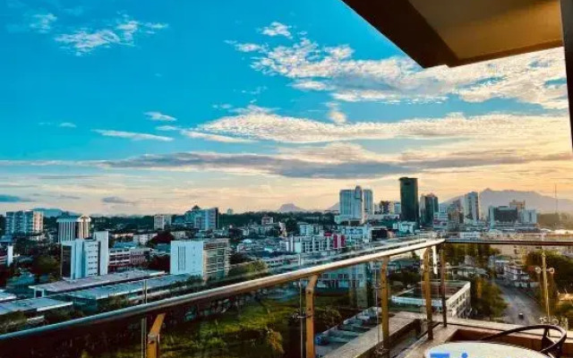 Kuching City Center Apartment With City View