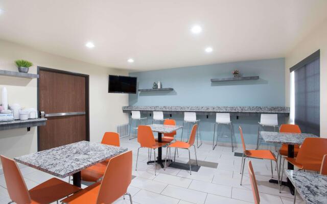 Super 8 by Wyndham Claremore OK