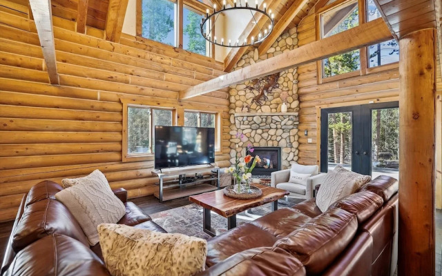 American Way Chalet 5 Bedroom Home