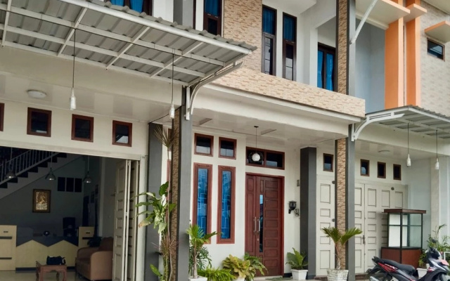 An Nisa Homestay Syariah Mitra RedDoorz — hotel in Bireuen