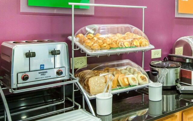 Comfort Inn & Suites near Tinley Park Amphitheater