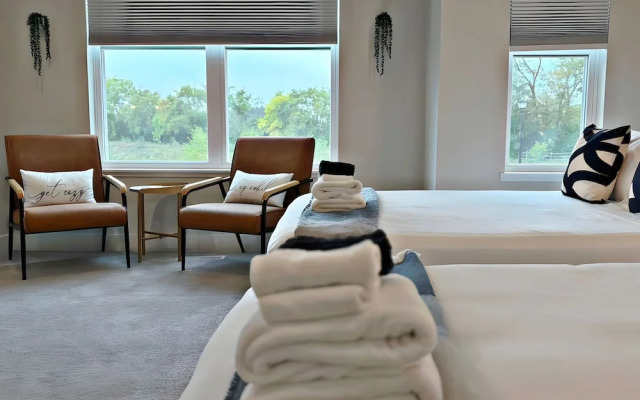 Modern 4BR with Parking - WV rep 4