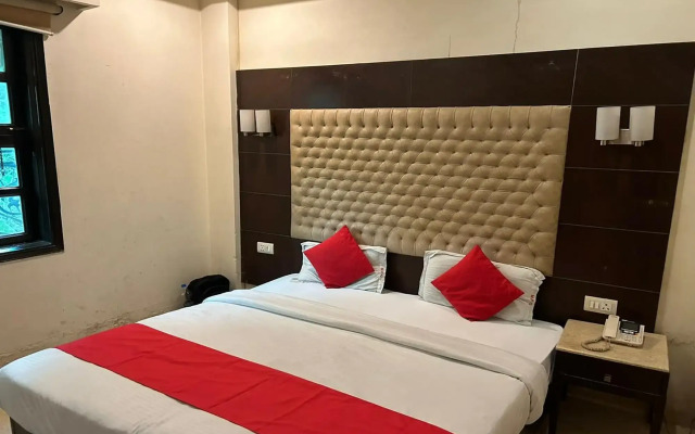 The Metropolis Guest House Near RK Ashram Metro Station