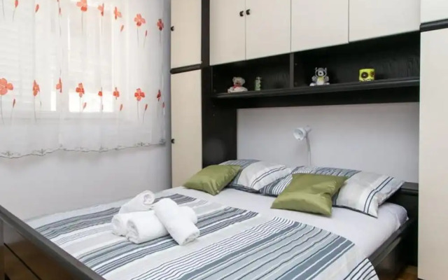 Apartment Angelina - Three Bedroom Apartment With Balcony and Sea View