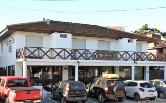 Hotel Tiburones Club