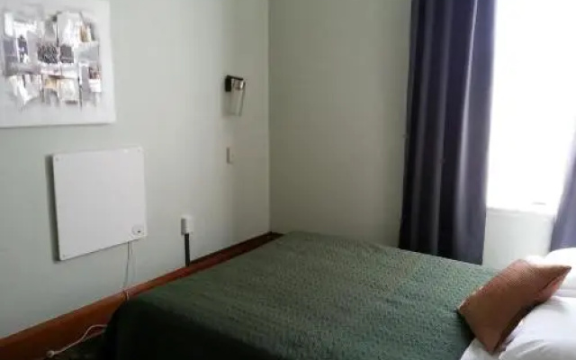 Gladstone Grand Hotel – Guest Rooms – Fairlie
