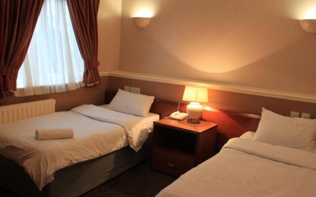 Pines Hotel Luton Airport