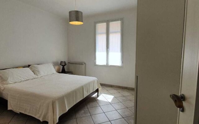1 Bed Flat - Sleeps 2 - Parking - Wifi