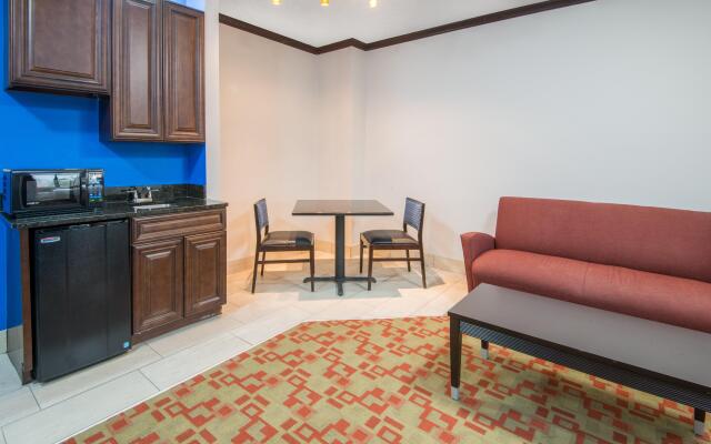 Holiday Inn Express Cleveland Airport - Brookpark, an IHG Hotel