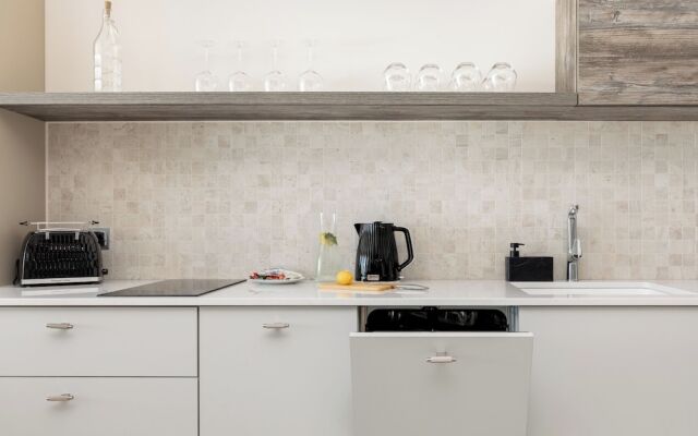 Solaris 25 m to the Beach by Renters