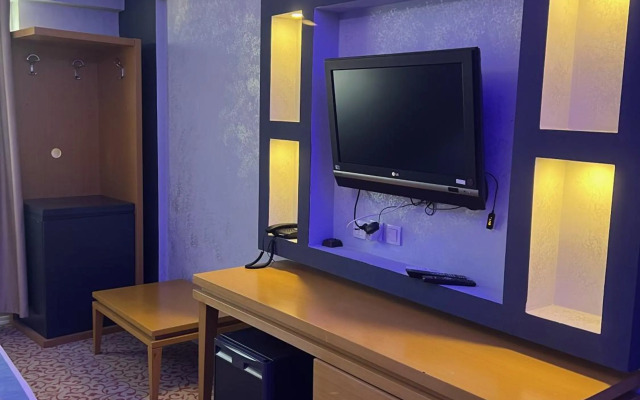 Unaten Otel