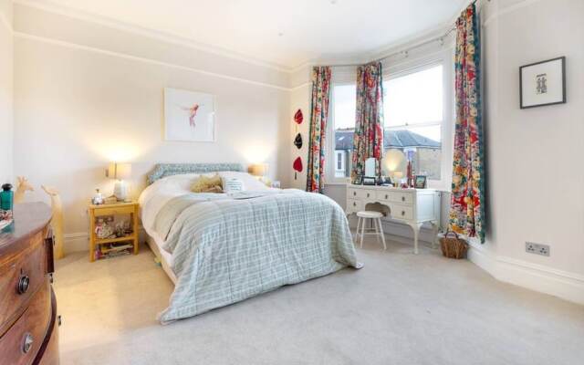 Stunning 4 Bedroom House in West London