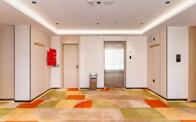 Bai Shi Da  (shanswi Er Road merchndise Street Branch)