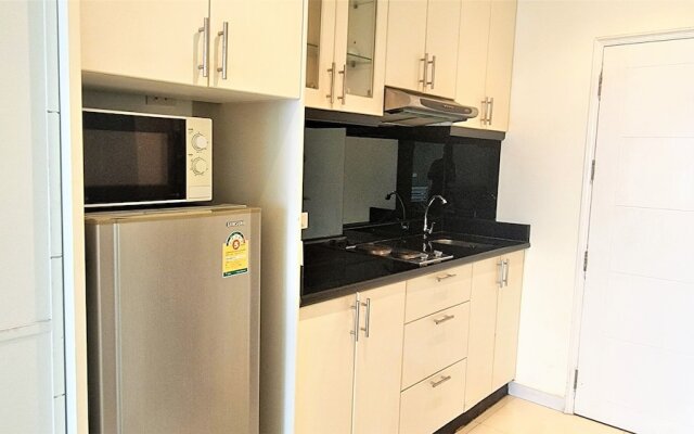 Jomtien Plaza Residence Large Modern Studio Apartment