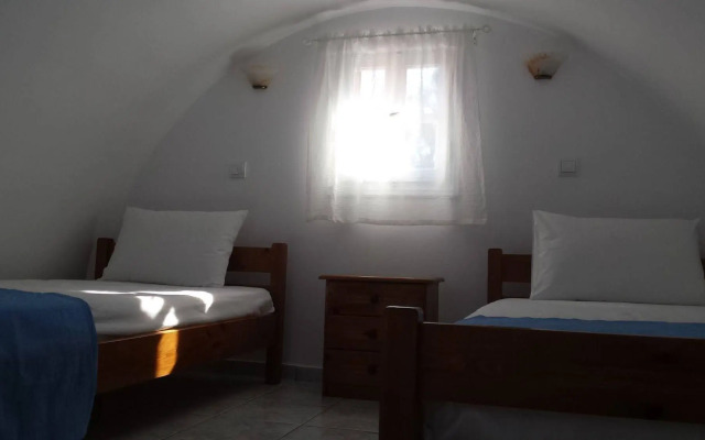 Alonistra Oia Houses