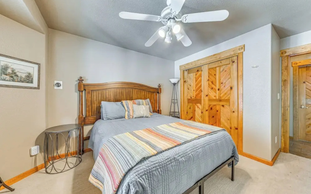 Near Hiking Trails: Spacious Cloudcroft Retreat!