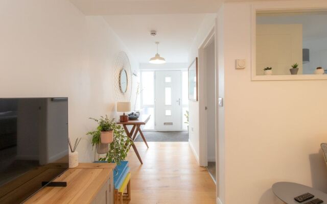 Crescent House Apartments