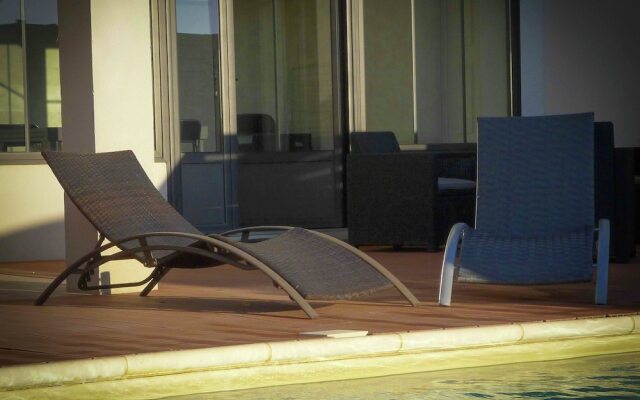 Beautiful House With Private Pool and Large Garden