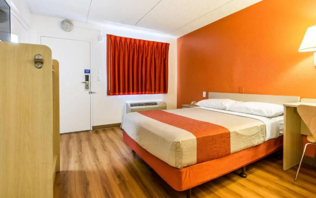 Motel 6 Phoenix Tempe - Priest Drive - Arizona State University