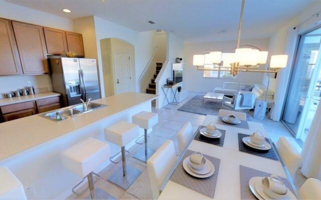 541 Las Fuentes Drive