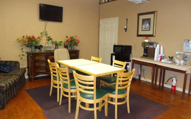 Royal Inn and Suites