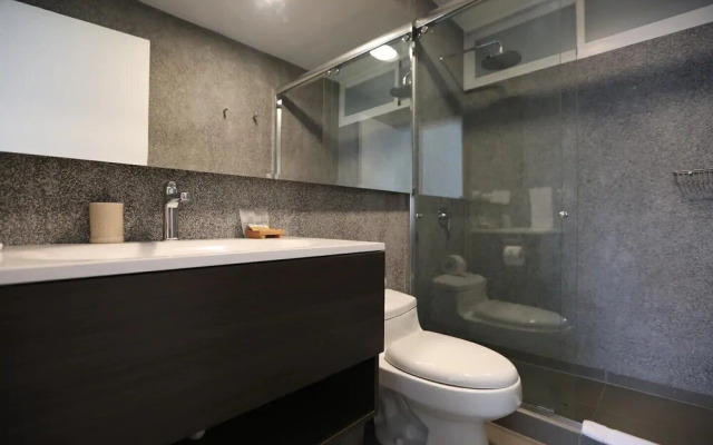 Beautiful Apt Half Block Away From Kennedy Park!