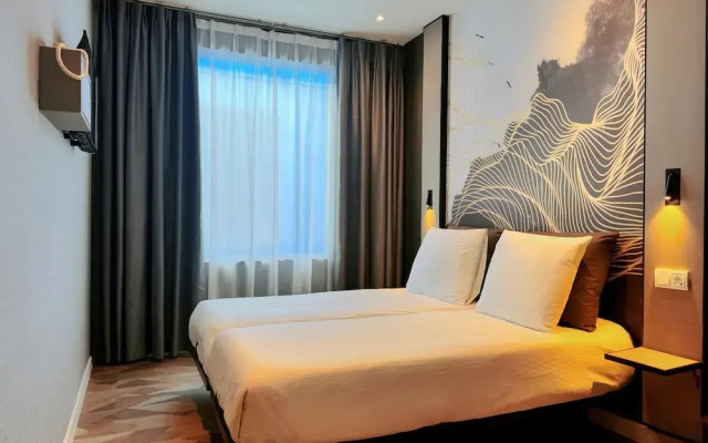 Nebula Hotel by INE'S