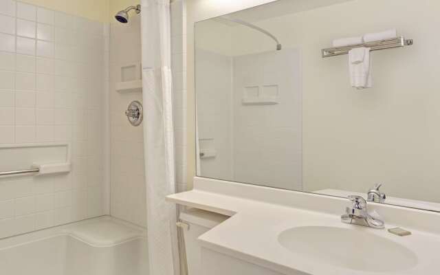 Super 8 by Wyndham Windsor