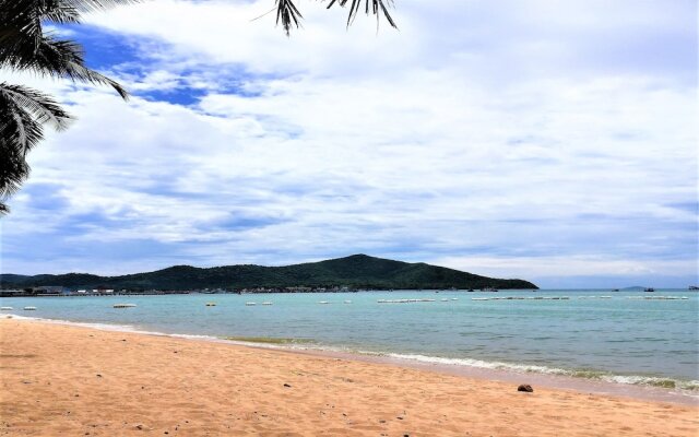 Bang Saray - Lake & Pool Views